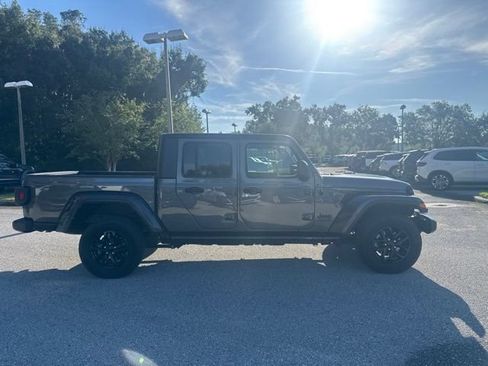 Used 2022 Jeep Gladiator Sport AWD/4WD image 8