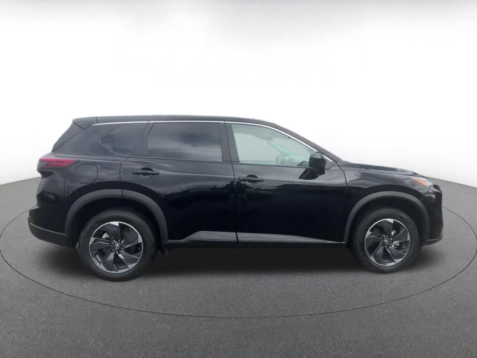 Used 2025 Nissan Rogue SV FWD image 15