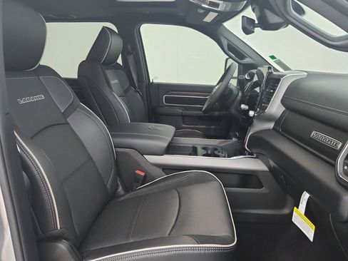 New 2026 RAM 2500 Laramie AWD/4WD image 24