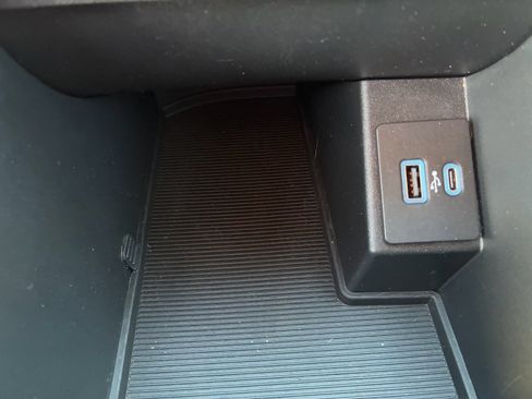 Used 2022 Ford Edge SE w/ Black Appearance Package image 20