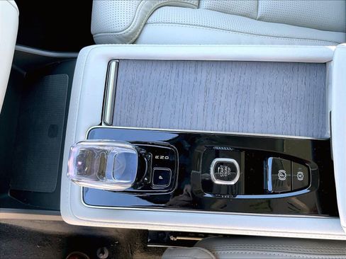 New 2026 Volvo XC90 B6 Ultra w/ Protection Package image 10