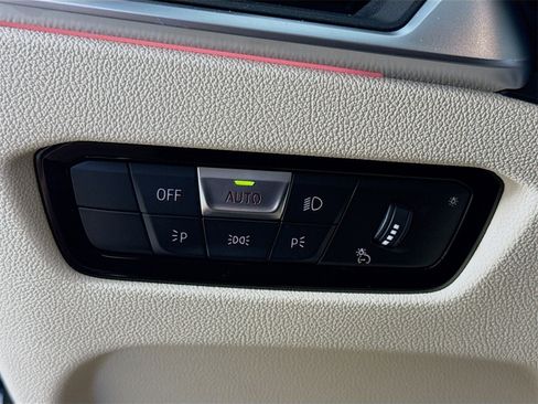 Certified 2022 BMW 330i Sedan w/ Driving Assistance Package image 10