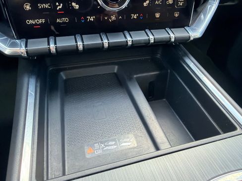 Used 2024 GMC Acadia Elevation image 29