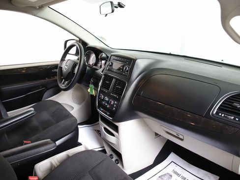 Used 2016 Dodge Grand Caravan SE w/ Quick Order Package 29E SE image 8