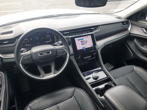 Used 2022 Jeep Grand Cherokee L Limited image 11