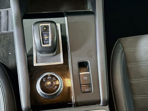 Used 2024 Mitsubishi Outlander SE image 25