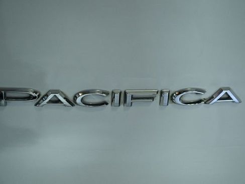 Used 2024 Chrysler Pacifica Limited FWD image 13