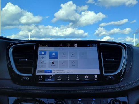 New 2027 Chrysler Pacifica Limited AWD/4WD image 26