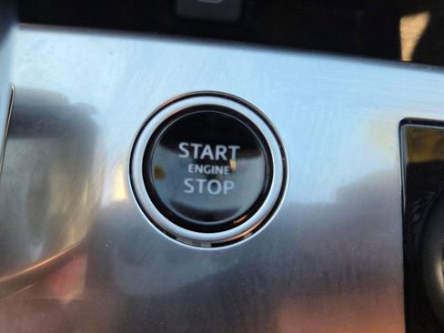 Used 2023 Land Rover Range Rover Long Wheelbase SE image 25