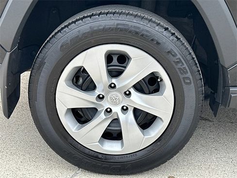 Certified 2022 Toyota RAV4 LE image 8