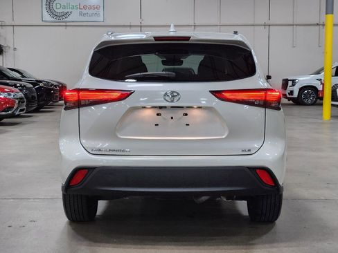 Used 2021 Toyota Highlander XLE FWD image 10