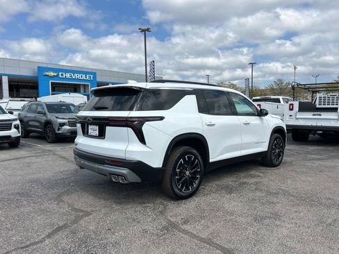 New 2026 Chevrolet Traverse LT w/ Sun and Wheel Package FWD image 3