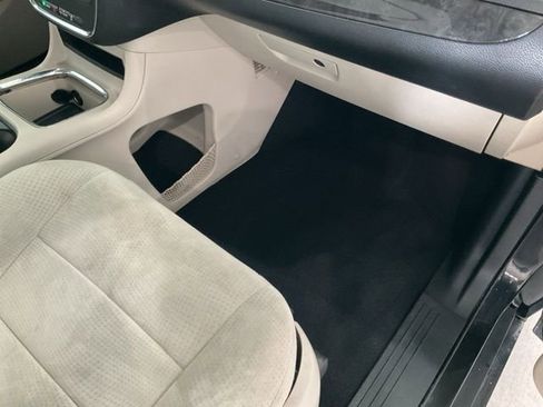 Used 2012 Dodge Grand Caravan SXT w/ Entertainment Group 1 image 25