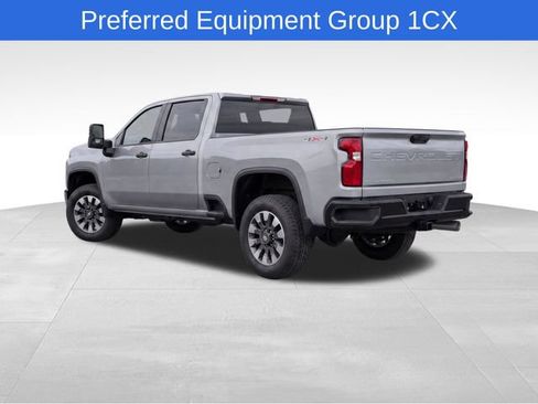 Used 2025 Chevrolet Silverado 2500 Custom w/ Custom Value Package AWD/4WD image 4