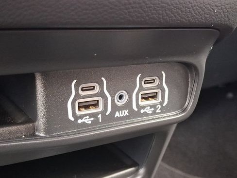Used 2025 Chrysler Pacifica Select FWD image 24