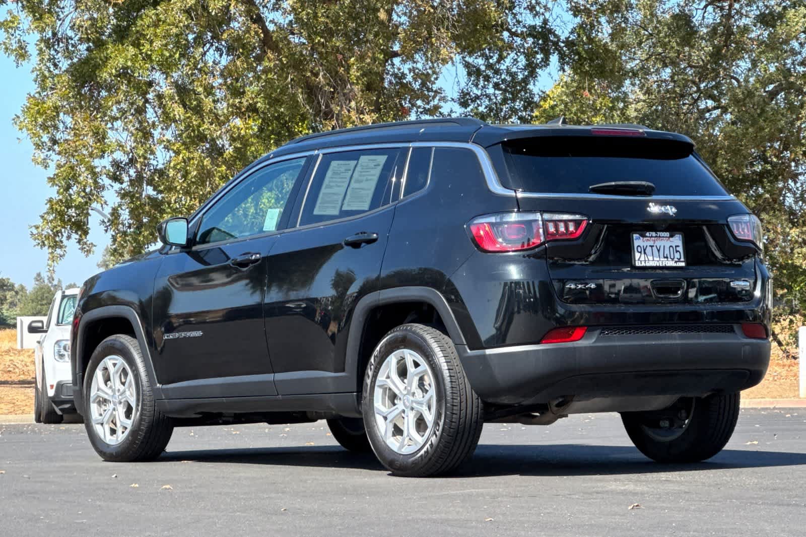 Used 2024 Jeep Compass Latitude AWD/4WD image 6