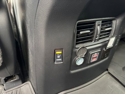 Used 2024 Nissan Titan Platinum Reserve w/ Moonroof Package image 19