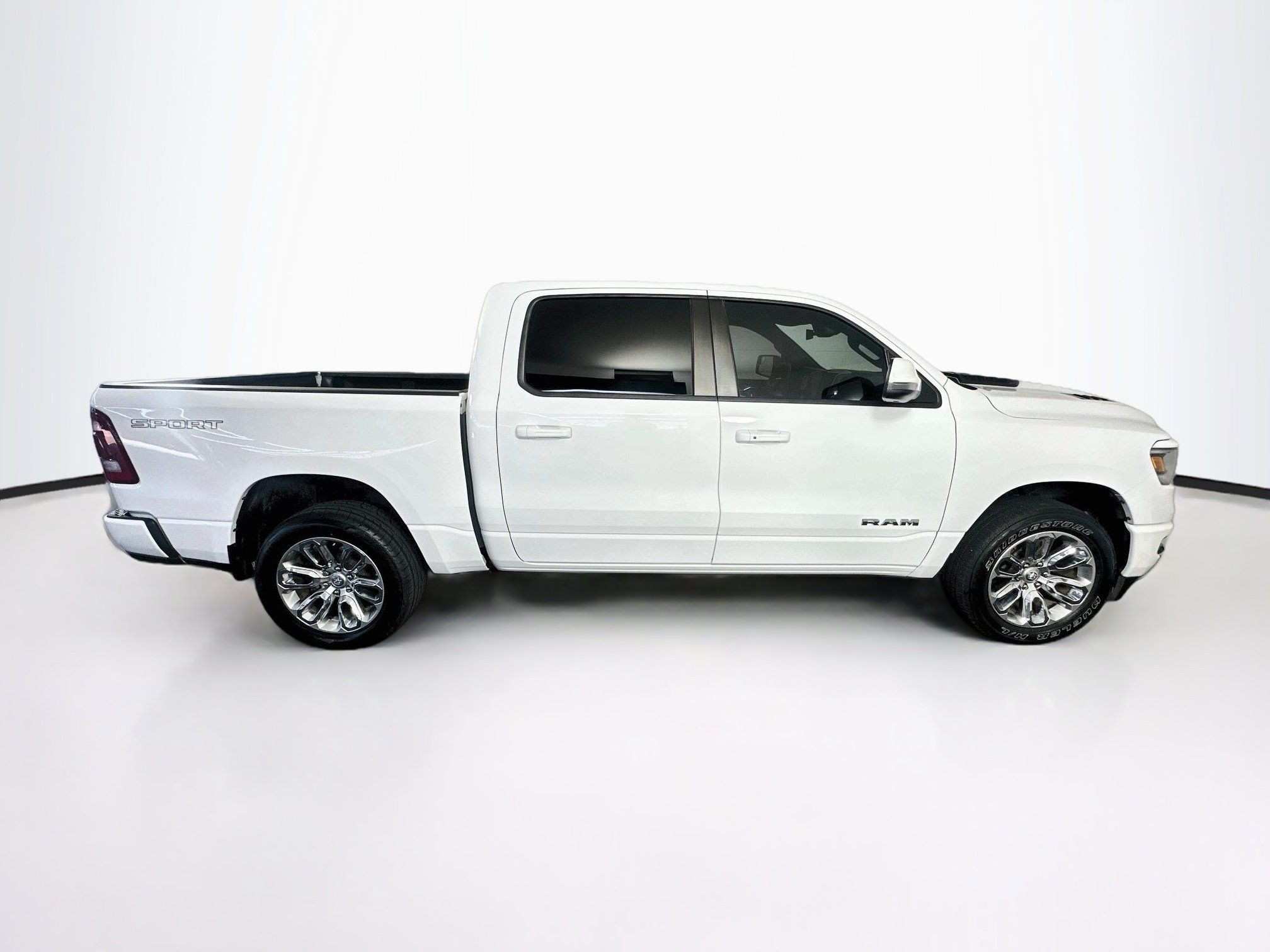 Used 2023 RAM 1500 Laramie AWD/4WD image 10