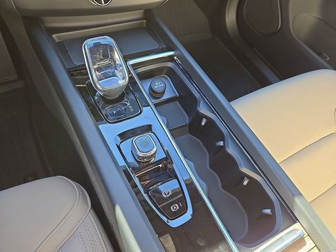 New 2026 Volvo XC60 B5 Plus w/ Protection Package Premier image 28