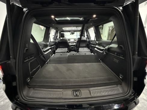 Used 2024 Jeep Wagoneer Series II image 33