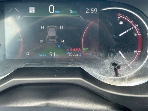 Used 2024 Toyota RAV4 XLE FWD image 32