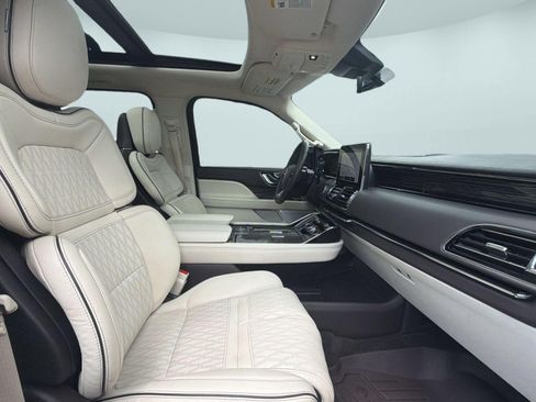 Used 2021 Lincoln Navigator Black Label w/ Cargo Convenience Package AWD/4WD image 26