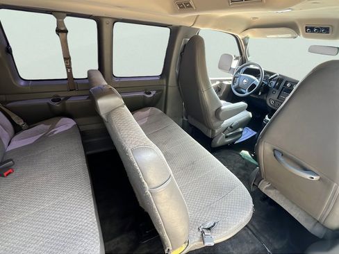 Used 2017 Chevrolet Express 3500 LT w/ LT Preferred Equipment Group RWD image 17