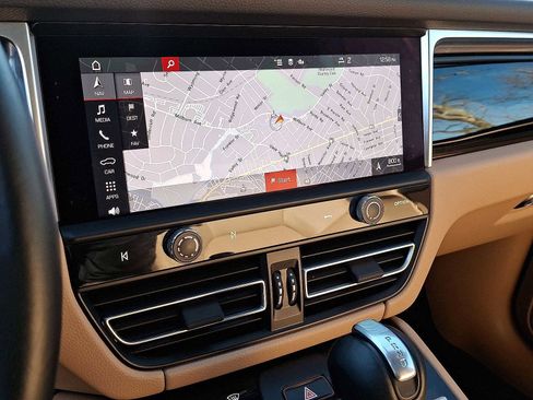 Used 2024 Porsche Macan image 14