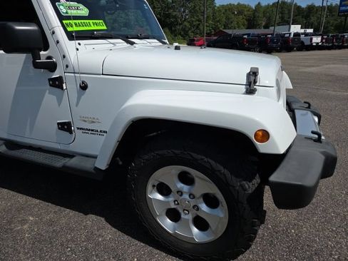 Used 2015 Jeep Wrangler Unlimited Sahara w/ Connectivity Group AWD/4WD image 9
