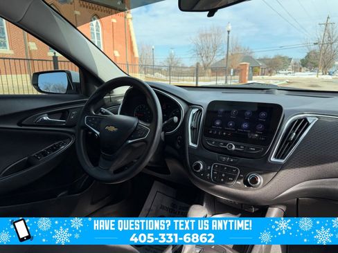 Used 2021 Chevrolet Malibu LT image 3