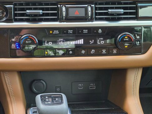 Used 2025 Nissan Pathfinder Platinum AWD/4WD image 20