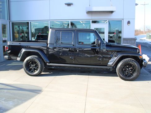 Certified 2022 Jeep Gladiator Willys image 4
