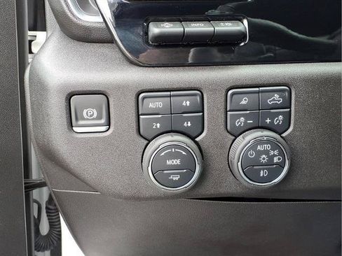 Used 2025 Chevrolet Silverado 1500 LTZ AWD/4WD image 19