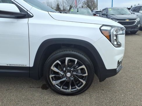 Used 2023 GMC Terrain SLT image 26