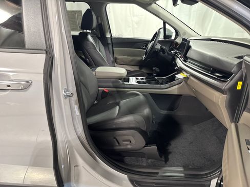 New 2026 Kia Carnival EX image 30