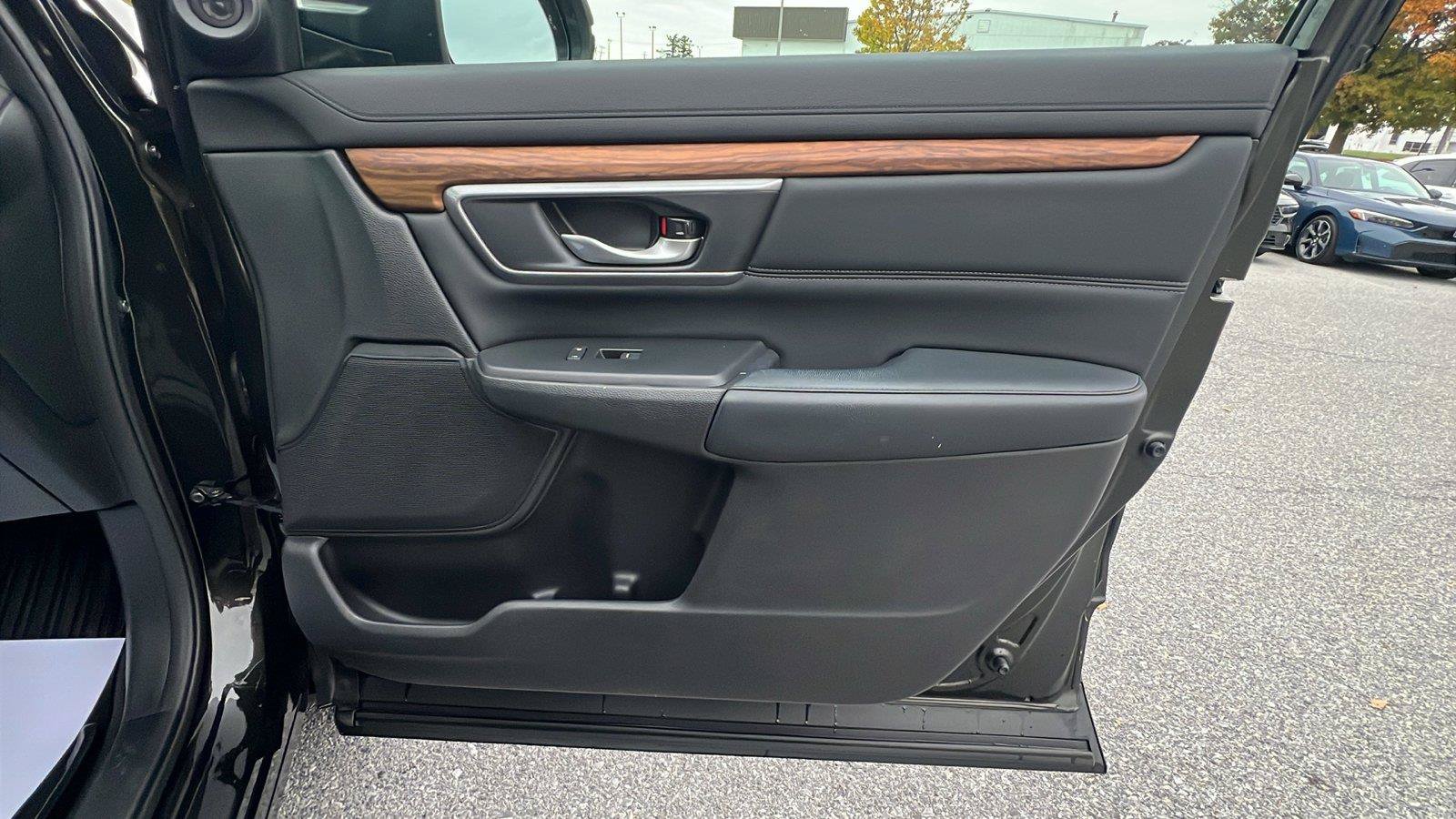 Used 2017 Honda CR-V Touring image 12