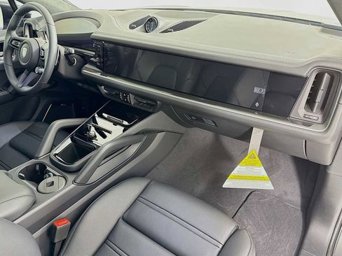 New 2025 Porsche Cayenne Turbo image 31