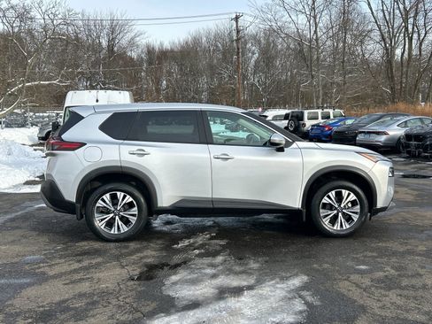 Used 2023 Nissan Rogue SV image 6