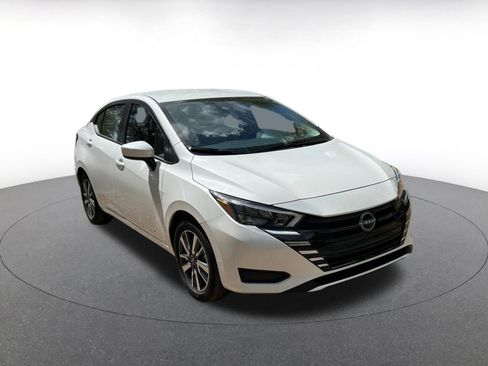 Used 2025 Nissan Versa SV image 1
