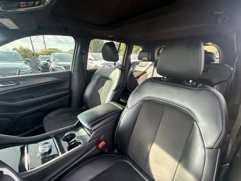 Used 2023 Jeep Grand Cherokee Altitude AWD/4WD image 14