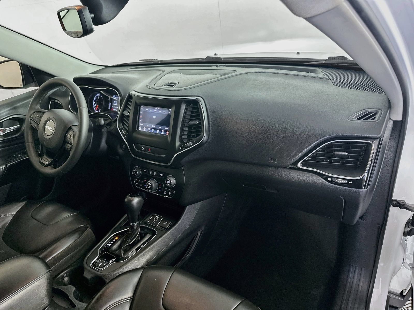 Used 2020 Jeep Cherokee Latitude Plus FWD image 26