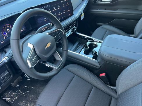 New 2026 Chevrolet Suburban LS w/ LS Custom Edition AWD/4WD image 7