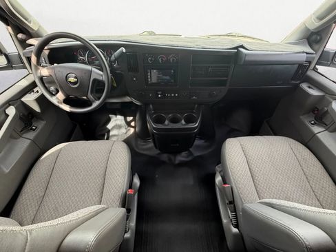 Used 2018 Chevrolet Express 3500 image 12