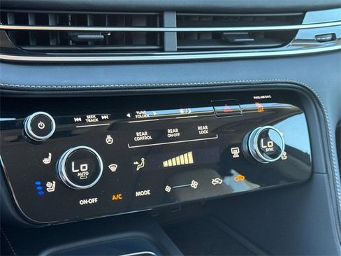 Certified 2025 INFINITI QX60 Luxe w/ Lighting Package (N94) image 16