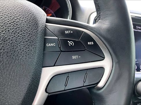 Used 2018 Jeep Grand Cherokee Altitude AWD/4WD image 17
