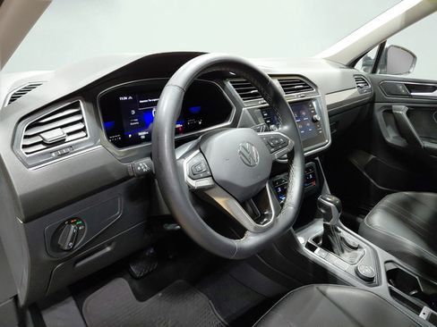 Used 2022 Volkswagen Tiguan SE AWD/4WD image 24