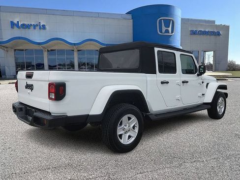 Used 2022 Jeep Gladiator Sport AWD/4WD image 4
