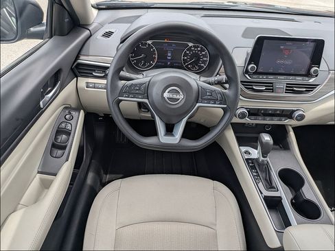 Used 2025 Nissan Altima 2.5 SV FWD image 28