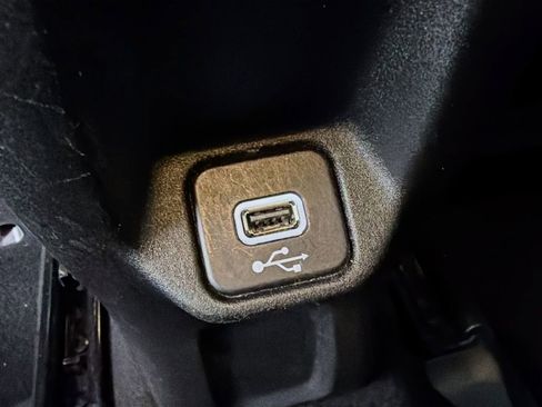 Used 2019 Jeep Renegade Latitude image 26