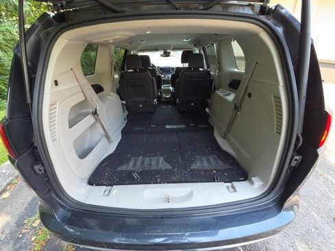Used 2020 Chrysler Pacifica Touring-L w/ Advanced Safetytec Group FWD image 26